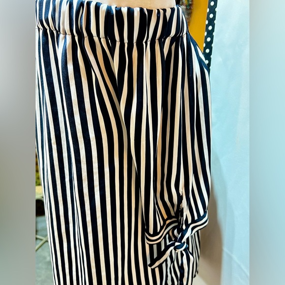 H&M Women’s Blouse Top Size 12 Blue & White Striped 3/4 Sleeves - Picture 8 of 8